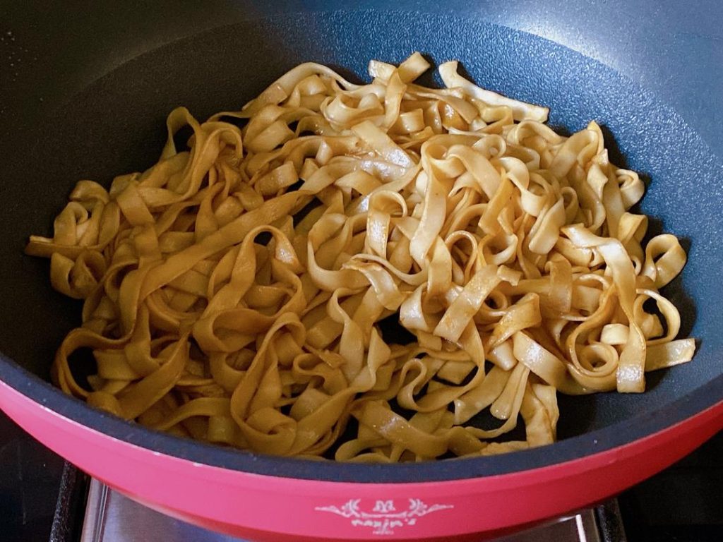 Fry the Noodles (2-3 minutes)