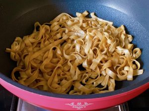 Fry the Noodles (2-3 minutes)