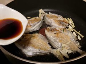 The Umami Splash: Pour the pre-mixed soy sauce and water directly into the pan. The liquid will bubble vigorously. Allow it to reduce and thicken, which should take only about 1 to 2 minutes.