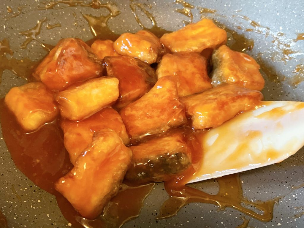 Thicken and Toss: Stir the sauce gently until it bubbles and thickens into a glossy paste (about 1 minute). Immediately add the fried fish back in.