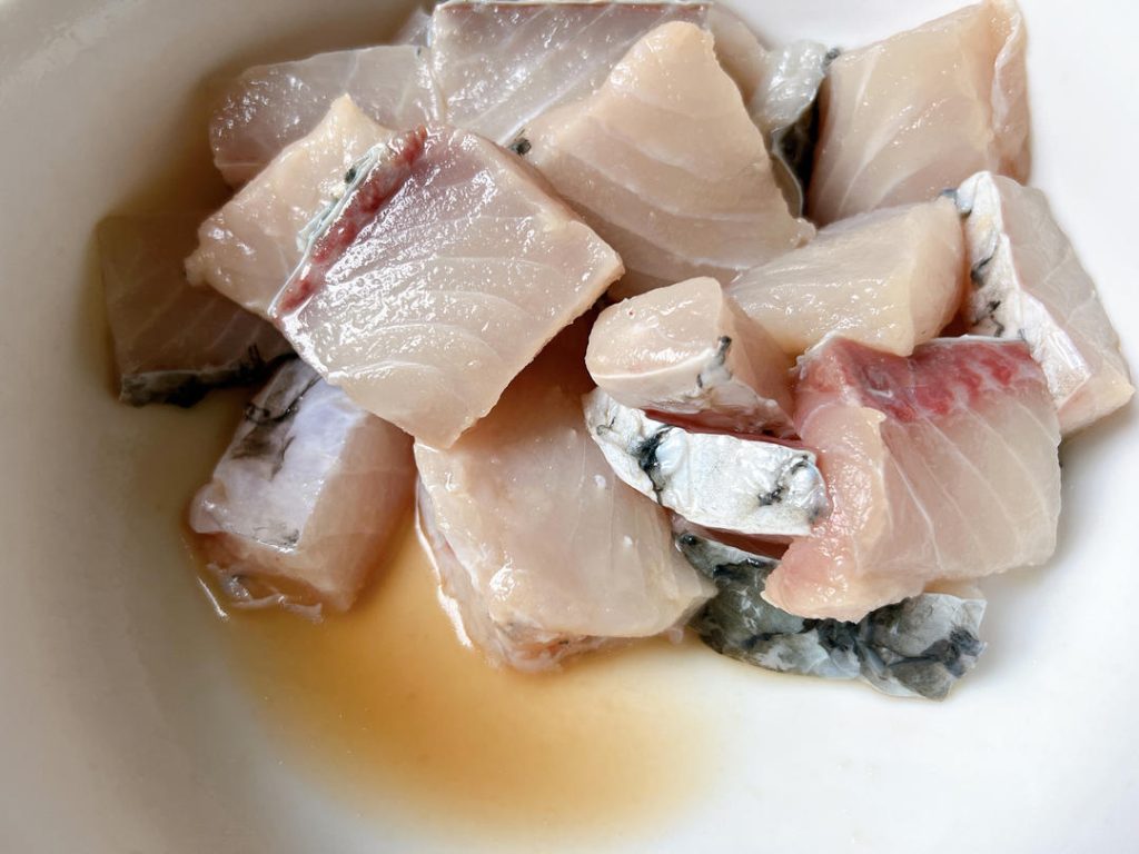 Finally, add the oyster sauce, salt, white pepper, ginger, scallion, and 1 tablespoon of cornstarch. Let it marinate for exactly 15 minutes.
