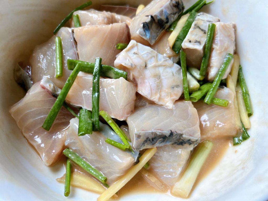 Finally, add the oyster sauce, salt, white pepper, ginger, scallion, and 1 tablespoon of cornstarch. Let it marinate for exactly 15 minutes.