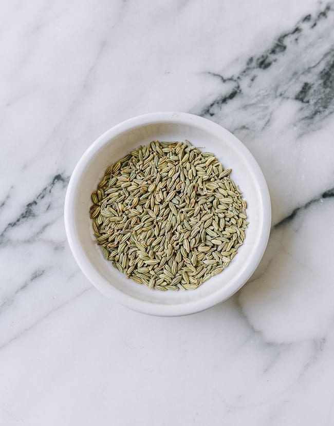 Fennel Seed (茴香籽, huí xiāng zǐ)
