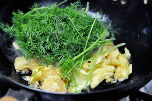 Stir-fry the Fennel Add the chopped fennel fronds to the wok. Stir-fry briskly for about 1-2 minutes.