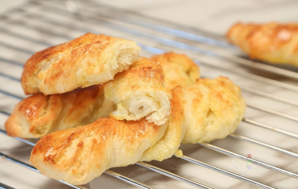 Fluffy Coconut Bread Strips