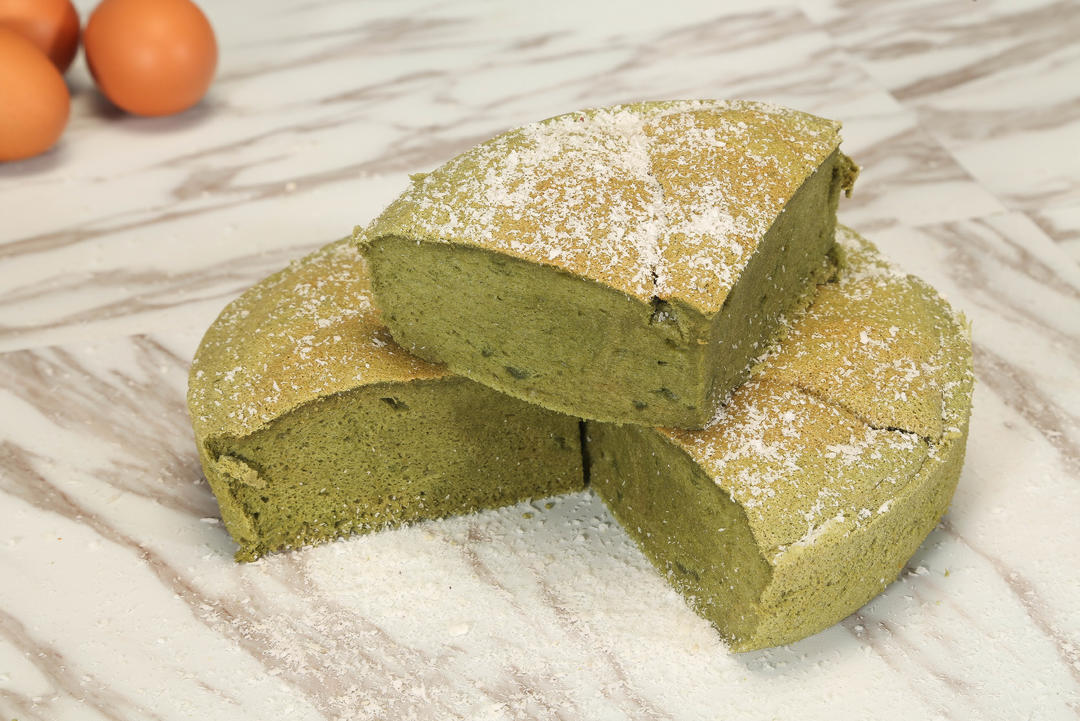 Fluffy Matcha Chiffon Cake