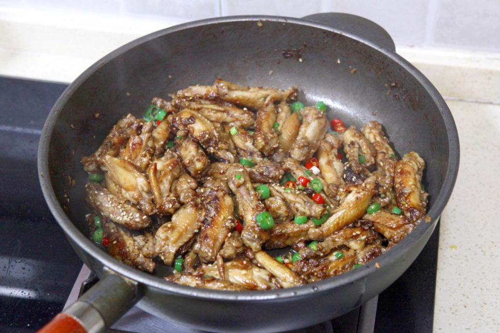 Garnish and Serve Sprinkle with toasted sesame seeds and chopped scallions. Toss everything to combine and transfer to a serving plate immediately.