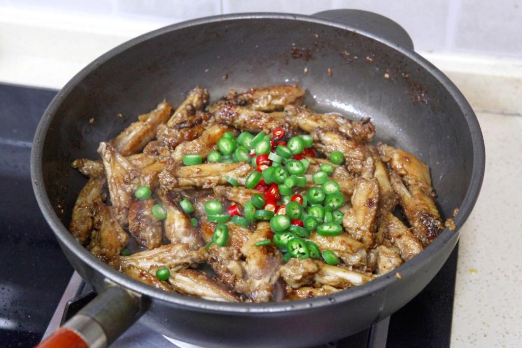 Garnish and Serve Sprinkle with toasted sesame seeds and chopped scallions. Toss everything to combine and transfer to a serving plate immediately.