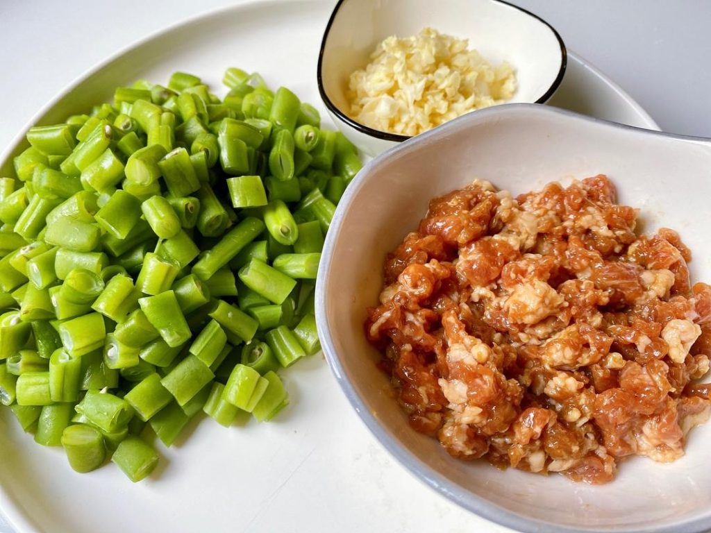 Chop the Beans: Once cooled, chop the green beans into small, 1/2-inch (1 cm) bite-sized pieces.