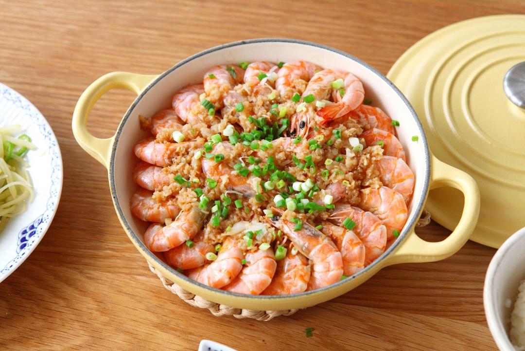 Garlic Shrimp in Cast Iron Pot