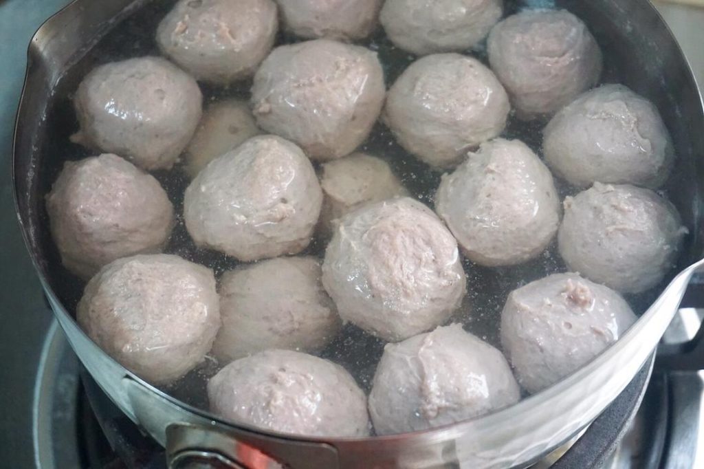 Homemade Beef Balls for Hot Pot (Bouncy & Juicy!) - Woks of Love