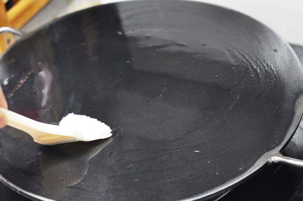 Heat the Pan Heat a large non-stick pan or crepe maker over medium-low heat. Brush a very thin layer of oil onto the surface. You do not want pools of oil, or the batter will slide around instead of sticking and spreading.