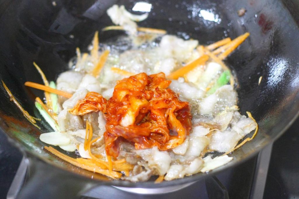 Fry the Kimchi Add the kimchi. Stir-fry for about 1 minute.
