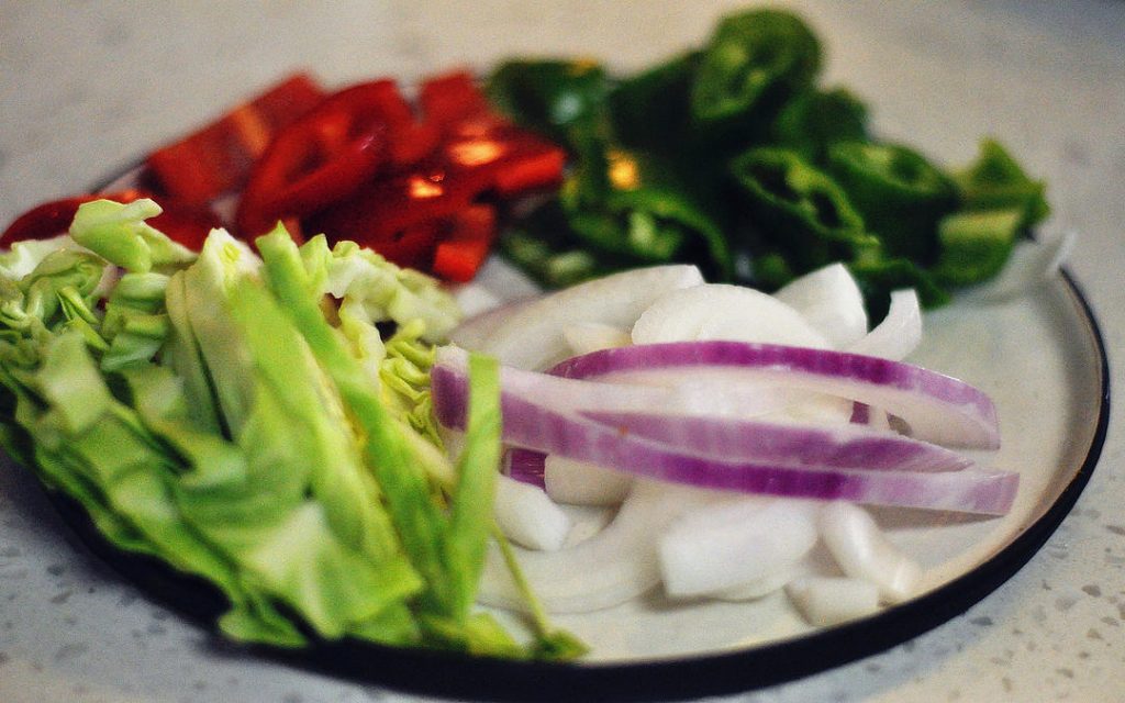 Sauté Aromatics Wipe the wok if needed. Add another tablespoon of oil over medium heat. Add the onion slices and stir-fry until fragrant and slightly translucent.