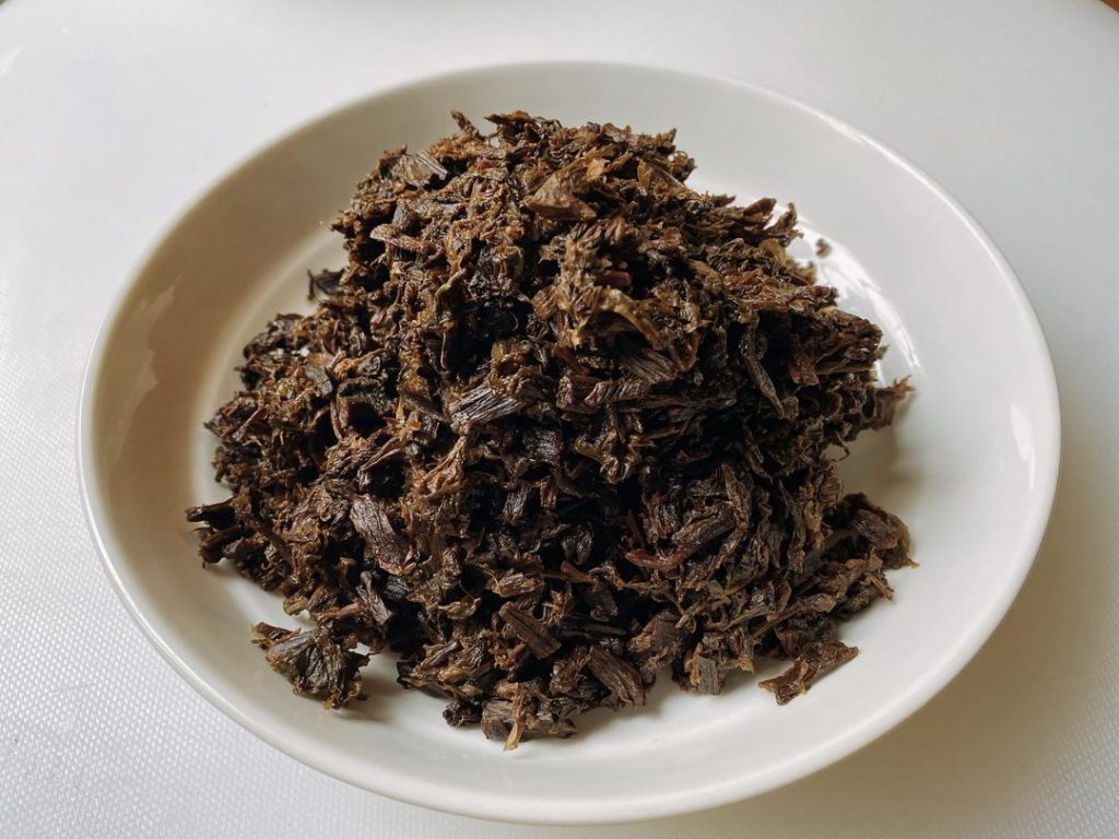 Stir-Fry the Mei Gan Cai (3 minutes)