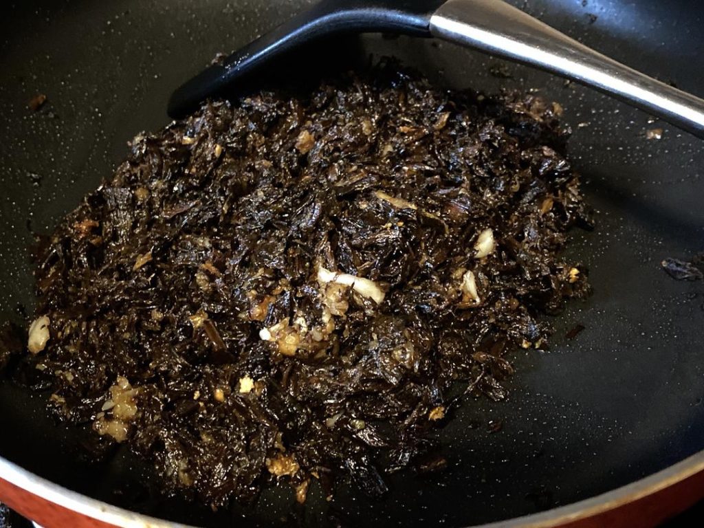 Stir-Fry the Mei Gan Cai (3 minutes)