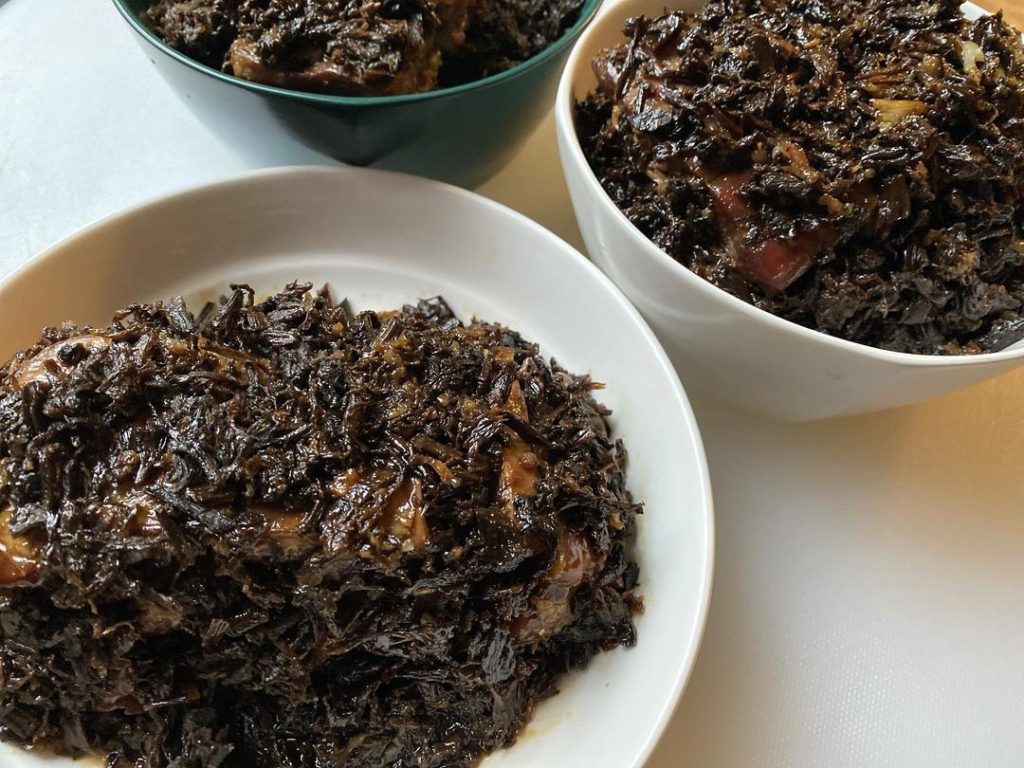Stir-Fry the Mei Gan Cai (3 minutes)