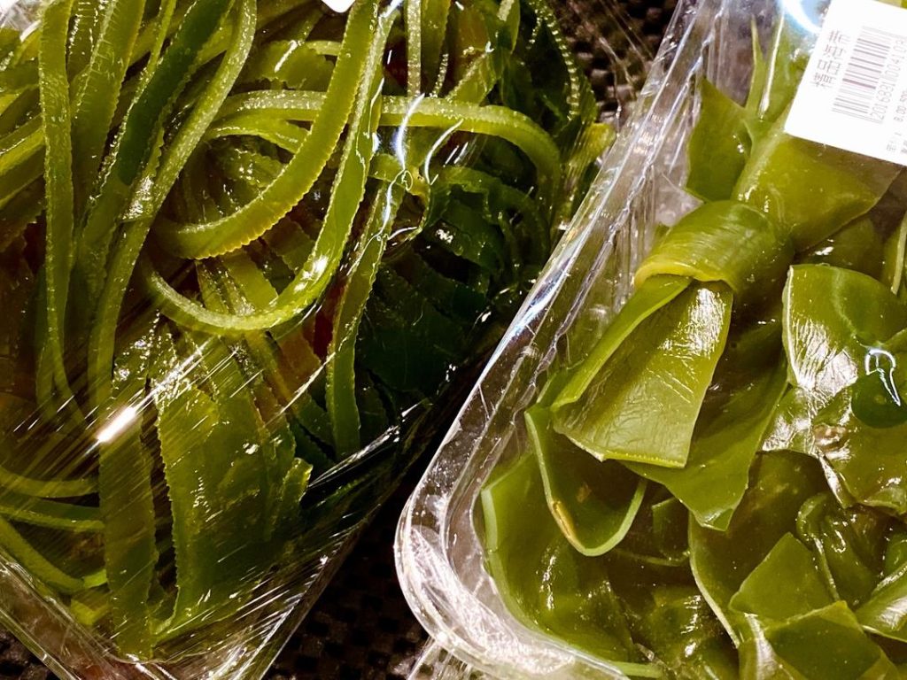 Prepare the Kelp: If using dried kelp, soak it in cold water. Do not soak for more than 6 hours, or it may become overly mushy and lose its beneficial nutrients. Wash thoroughly to remove any grit.