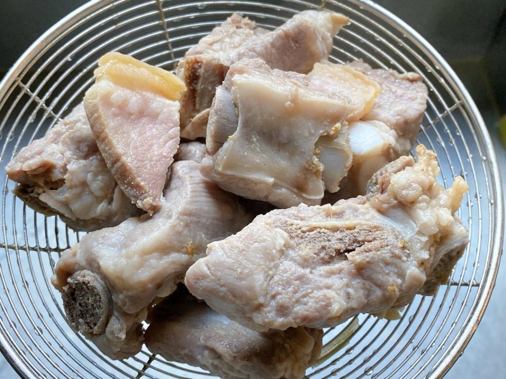 First Blanch (The Meat): Place the pork ribs and salted pork into a pot of cold water. Add 1 scallion knot, 2 slices of ginger, and 1 tbsp of Shaoxing wine. Bring to a boil over medium-high heat and blanch for 2 minutes. Remove the meat and rinse it clean with hot water.