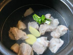 Build the Soup Base: In a large soup pot or Dutch oven, add the clean pork ribs, salted pork, the remaining scallion knot, the rest of the peeled ginger, and 1 tbsp of Shaoxing wine. Pour in enough water to fully submerge the ingredients (about 6–8 cups).
