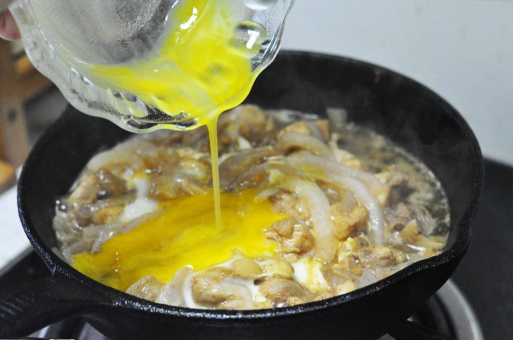 Second Egg Pour: Uncover the pan. Pour the remaining egg liquid over the top. Cover again and remove from heat immediately (or turn heat to the lowest setting). Let it sit for 30 seconds to 1 minute. The residual heat will cook the egg to a perfect soft, custard-like consistency.