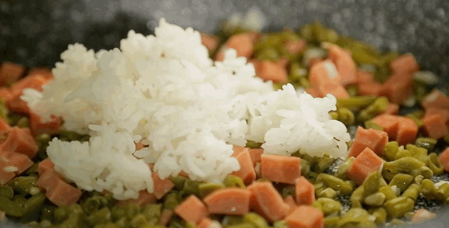 Add the Rice Add the cooked rice to the pan.
