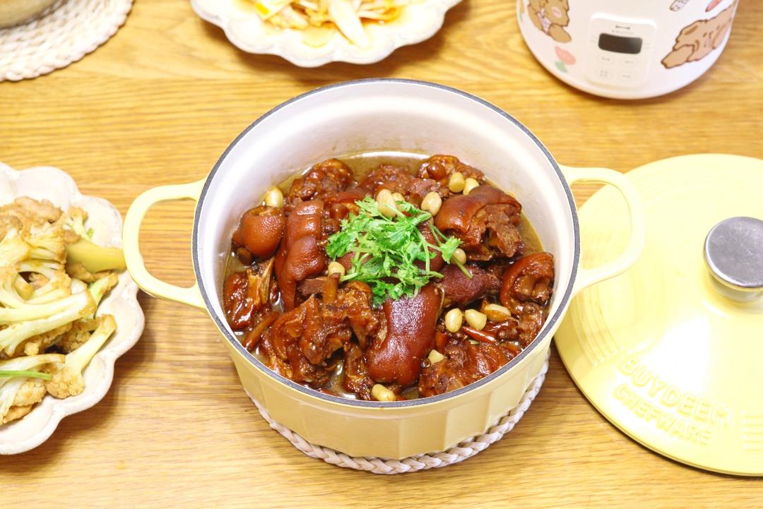 Red Braised Pork Trotters