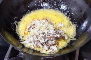 Add the Meat Add the picked white crab meat to the pot. Use your spatula to gently break up any large clumps, ensuring the meat is coated in the golden fat. Continue to simmer on low heat for another 2 to 3 minutes.