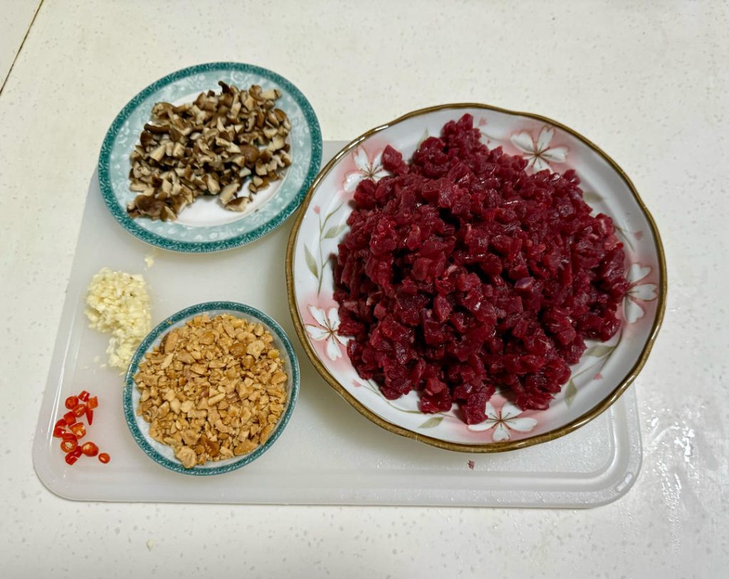 Chop the garlic, ginger, and chilies finely.