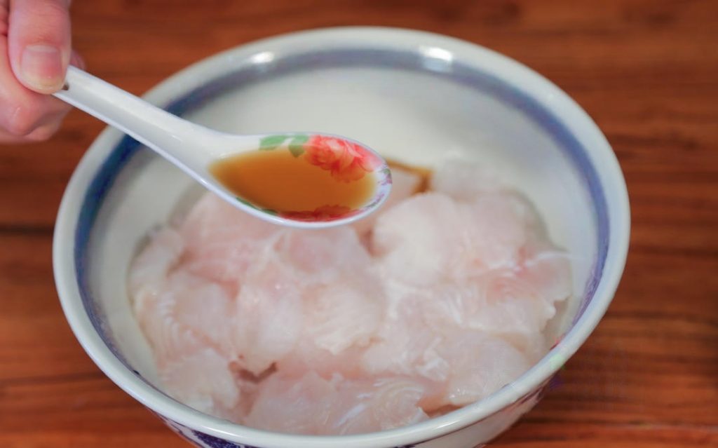 Marinate: Add salt, cornstarch, and vinegar to the fish.