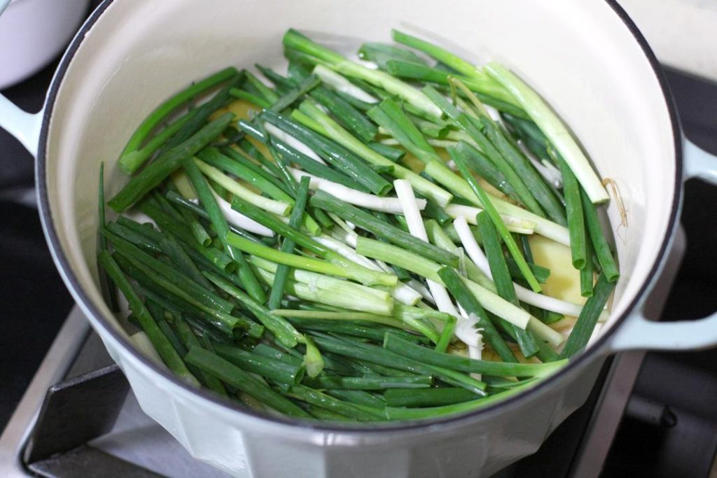 Prepare the "Aromatic Bed"