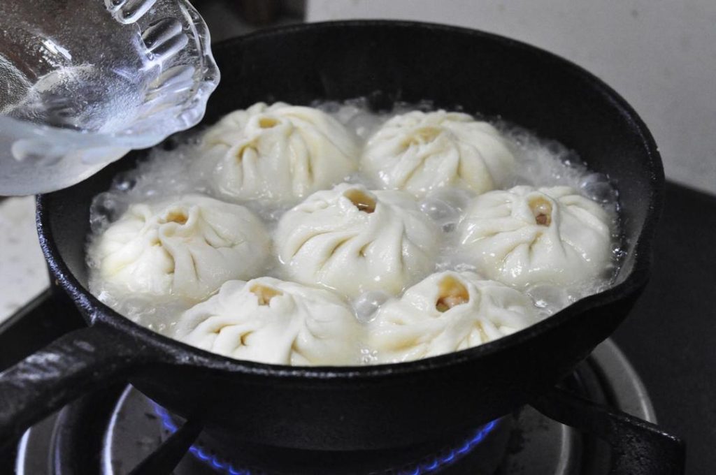 Steam: Pour in about 1/3 cup of water (or "half a small bowl"). Immediately cover the lid. Let it steam-cook for 3 minutes.