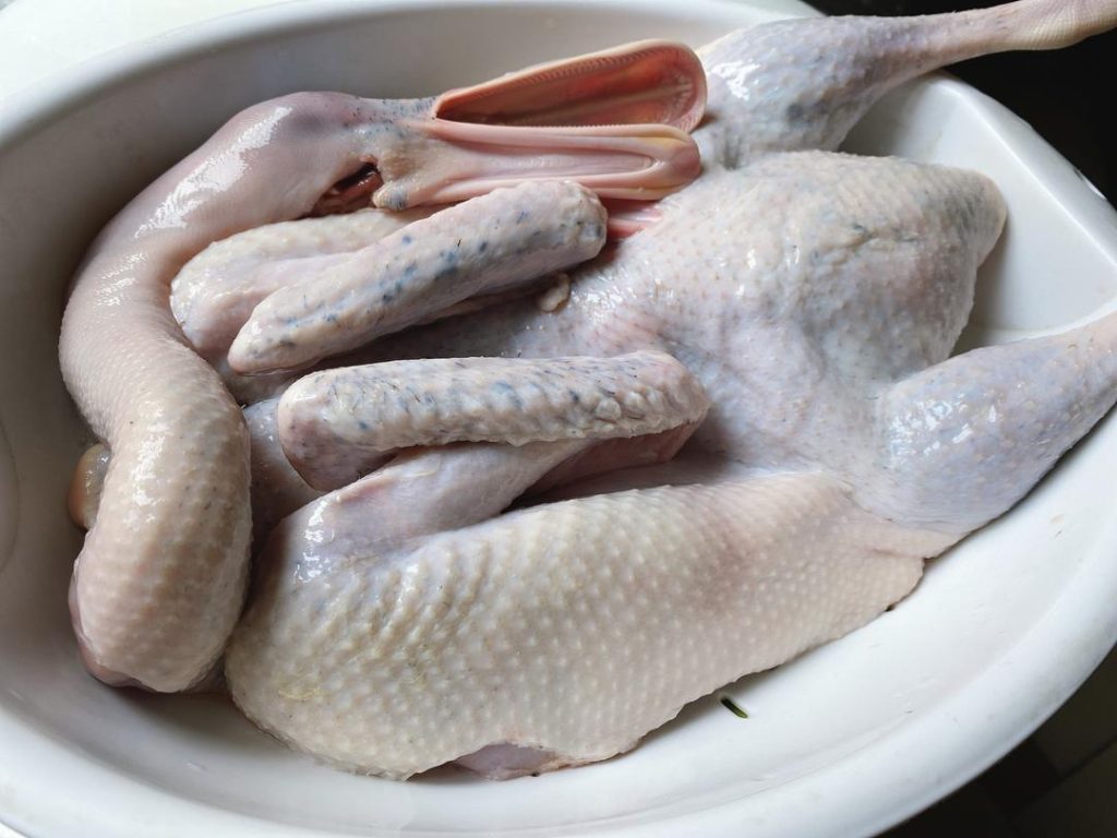 Clean the Duck: Remove any remaining pinfeathers, inner organs, and the tail. Rub the entire duck thoroughly with a handful of plain salt to clean the skin. Rinse thoroughly under cold running water to wash away blood and impurities. Pat the duck completely dry inside and out.