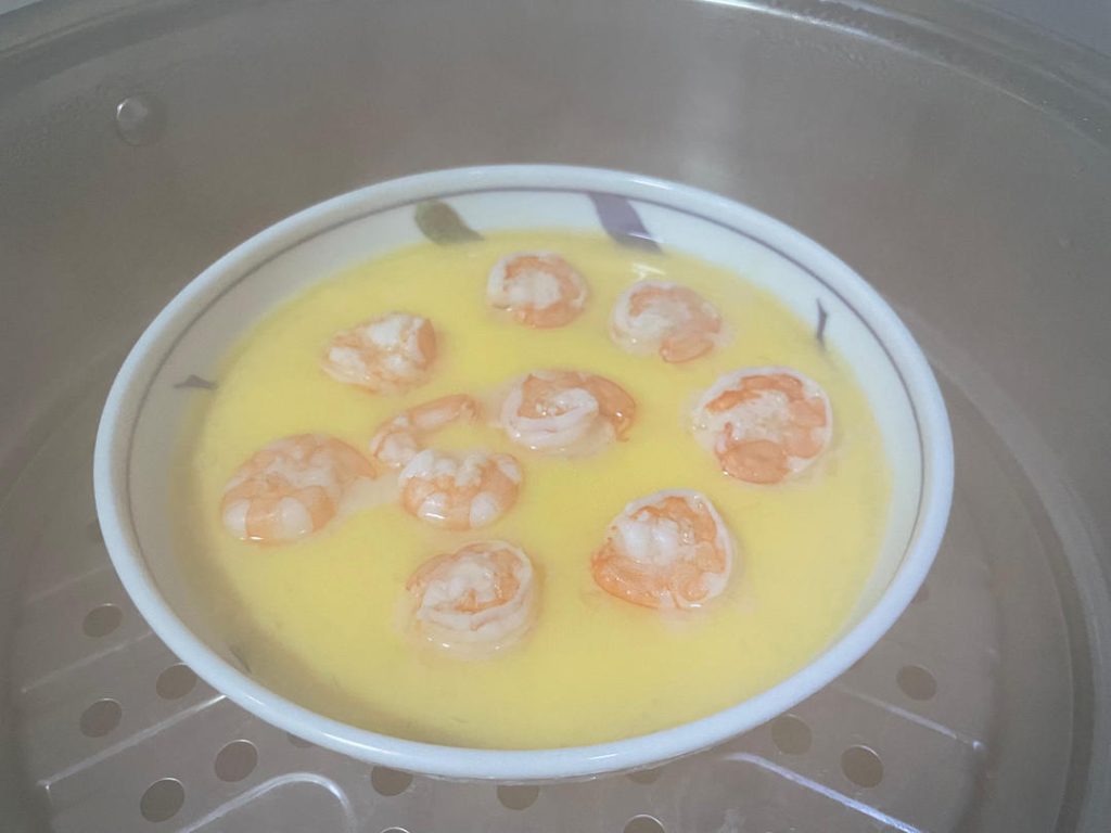 The Second Steam: Cover the pot again and continue steaming over medium-high heat for another 4 to 5 minutes. The dish is done when the shrimp turn completely opaque and pink, and the egg is fully set.