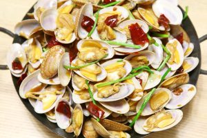 Spicy Stir-Fried Clams