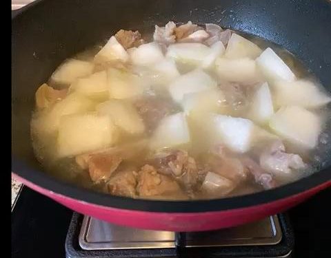 Add the Winter Melon (10–15 minutes)