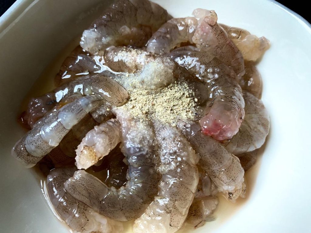 Marinate the Shrimp (15 minutes)