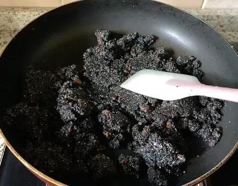 Incorporate the Filling: Continue stirring the flour mixture over low heat until it forms a thick, translucent paste. Pour the reserved sesame and walnut mixture directly into the saucepan.