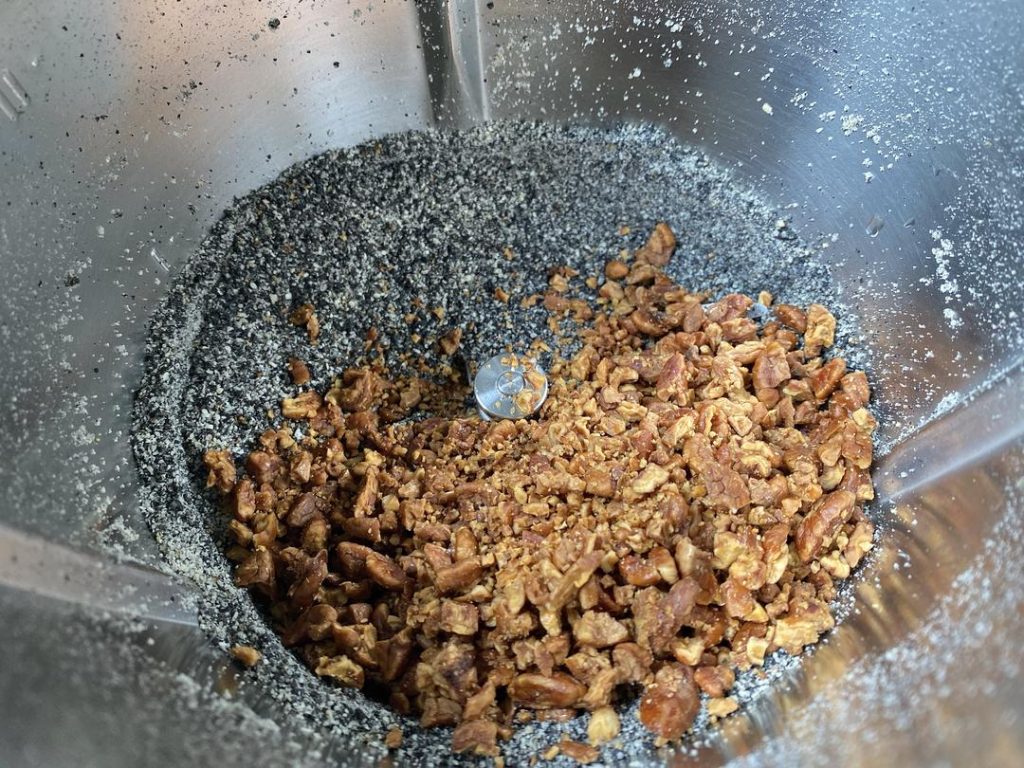 Combine Dry Ingredients: Add the 80 g of crushed walnuts into the bowl with the ground black sesame.