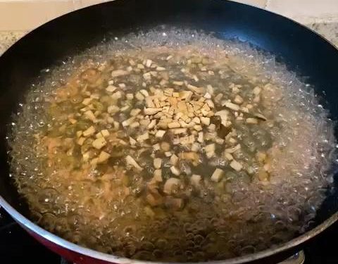 Build the Broth (1–2 Minutes)