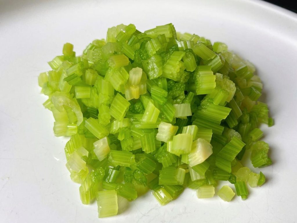 Remove the celery and immediately rinse it under cold running water (or submerge in an ice bath). Once cool, finely dice the celery stalks into 0.2 inch (0.5 cm) pieces. Finely chop the 2 reserved celery leaves.