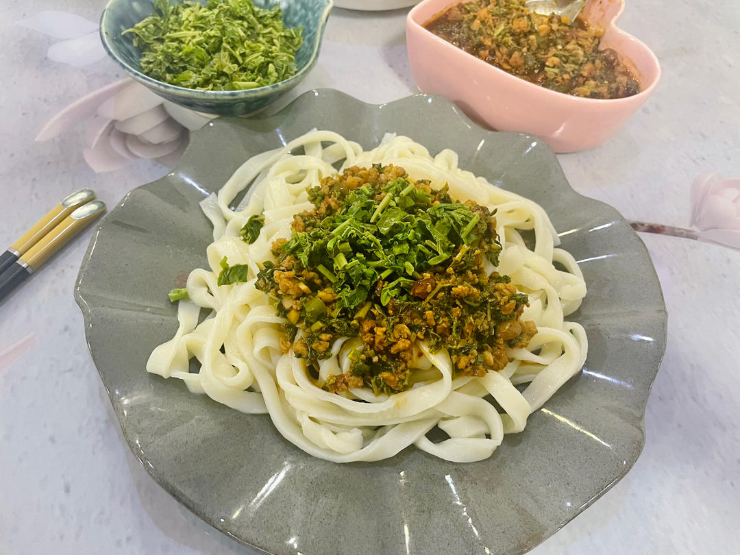Chinese toon noodles