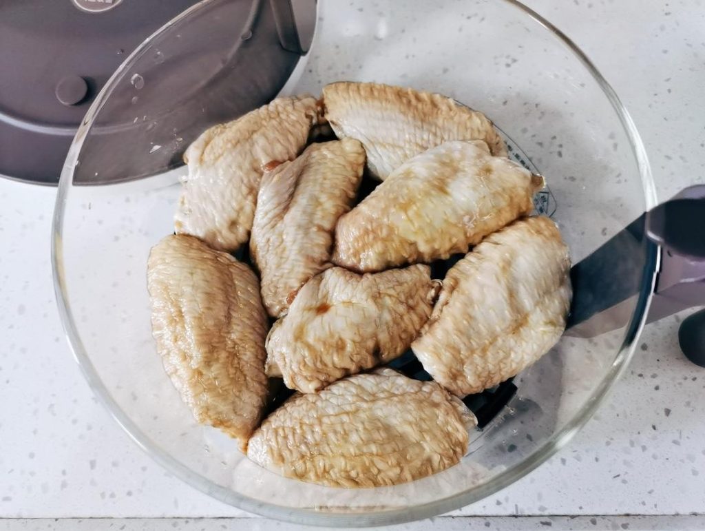 Arranging: Place the wings in a single layer in the air fryer basket. Do not overlap!