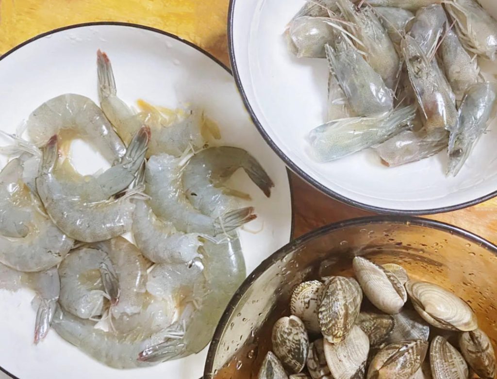Prepare the Shrimp and Clean the Clams