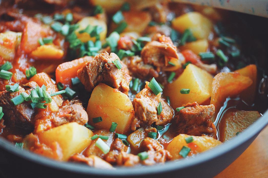Hearty Tomato and Potato Beef Stew