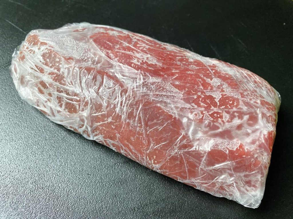 The Freezer Trick: Wrap your trimmed 200g beef shank in plastic wrap and freeze it for exactly 2 hours.
