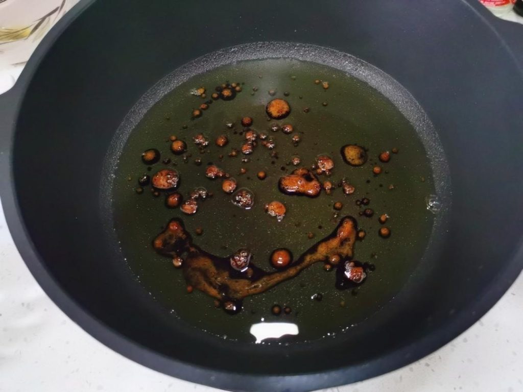 1. The Art of "Tang Se" (Sugar Color)