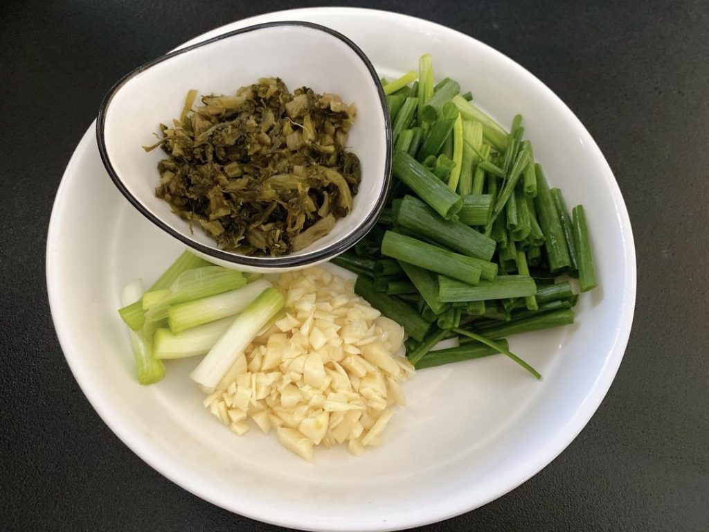 Chop Aromatics: Mince your garlic, slice your ginger, and cut your scallions or chives into 1-inch pieces.