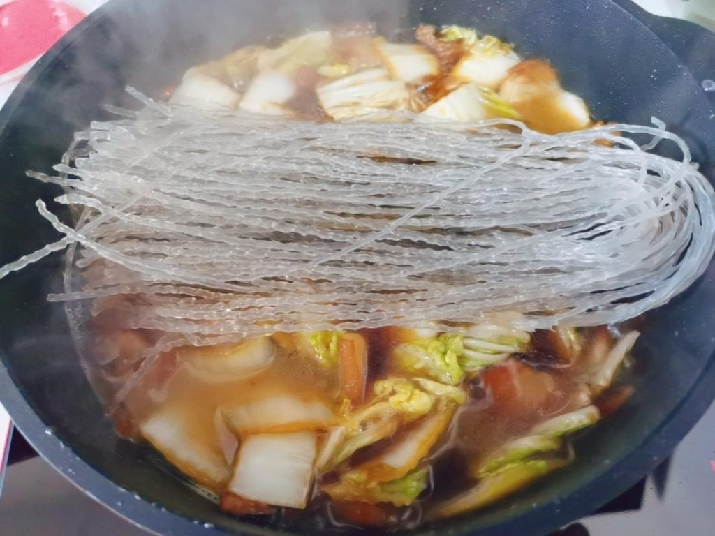 Braise the Noodles (10 minutes)