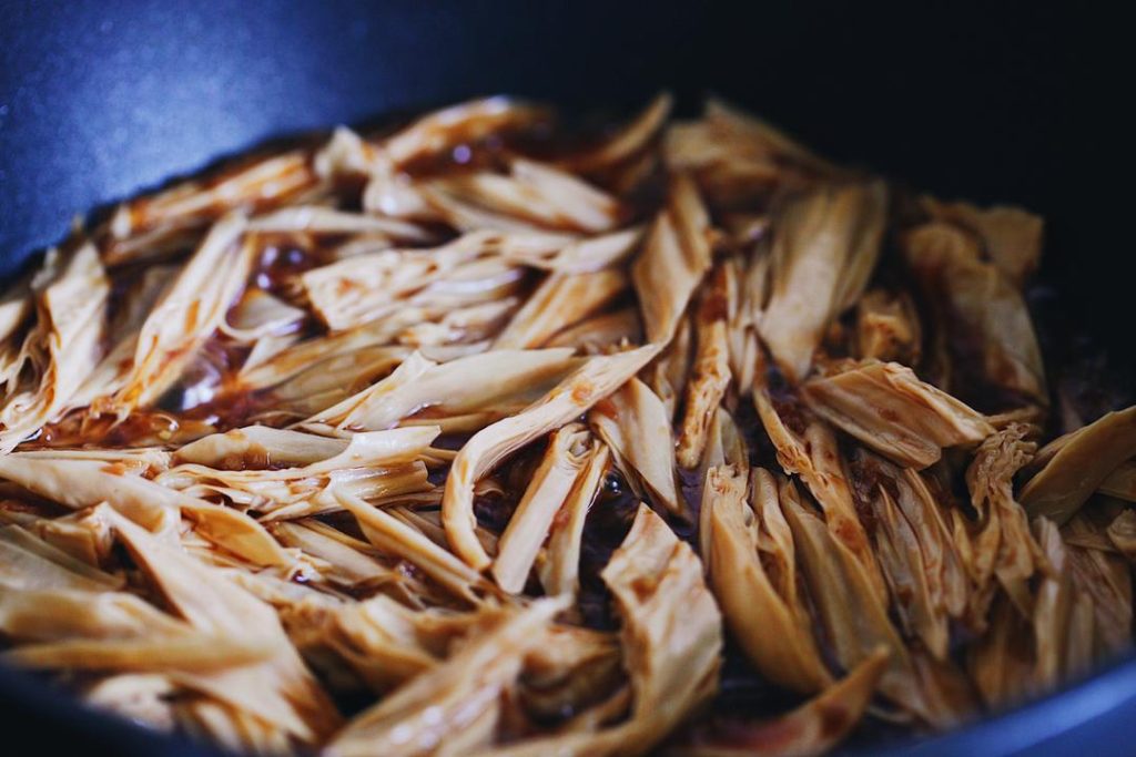 Braising the Bean Curd Skin